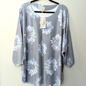 NWT Sioni Luscious Women's Gray Floral Printed 3/4 Sleeve Knit Top. Size 3X